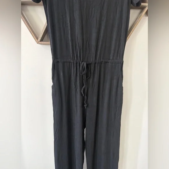 Amelia James Black Drawstring Short Sleeve Jumpsuit. NWT. Women’s size small. - Picture 2 of 5